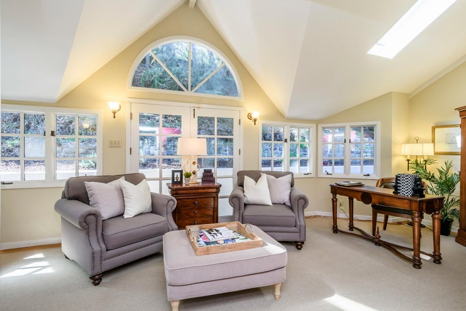 family den off of kitchen and great room