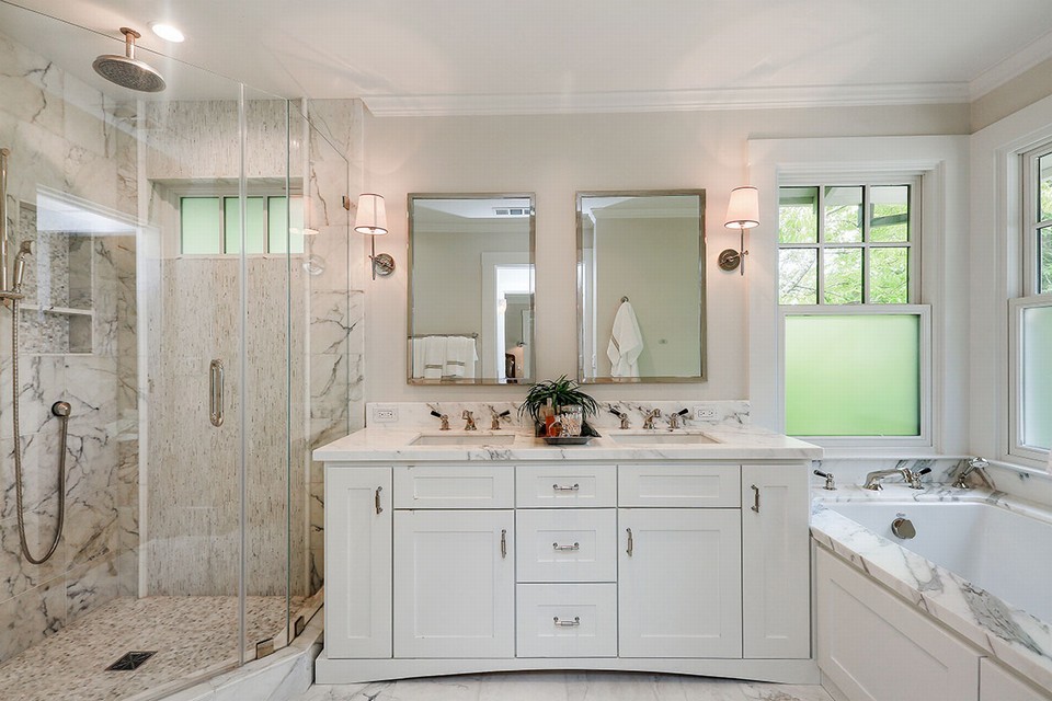 spa-inspired master bath
