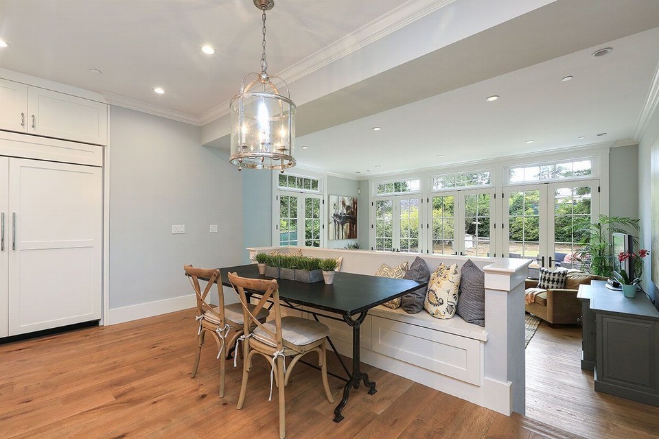 kitchen includes a family banquette & adjoining butler’s pantry