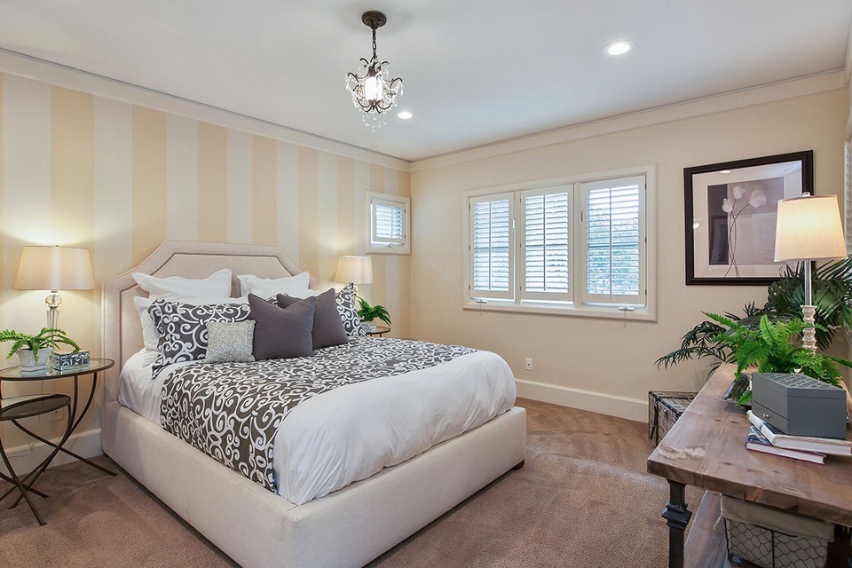 three additional upstairs en-suite bedrooms