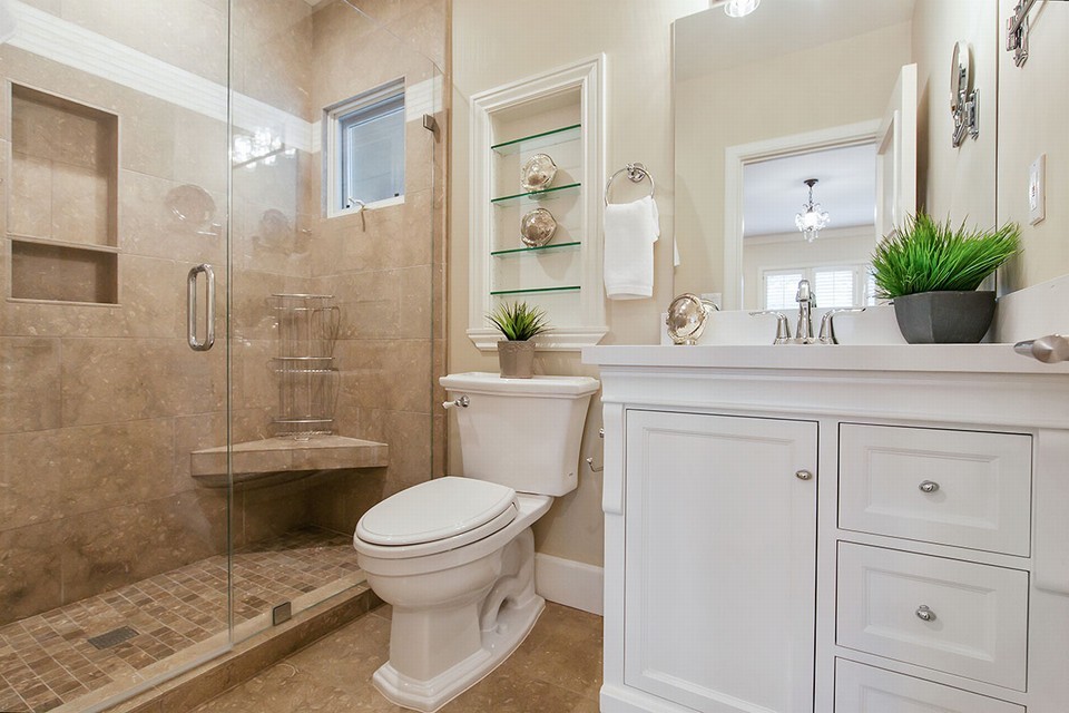 remodeled en-suite bath